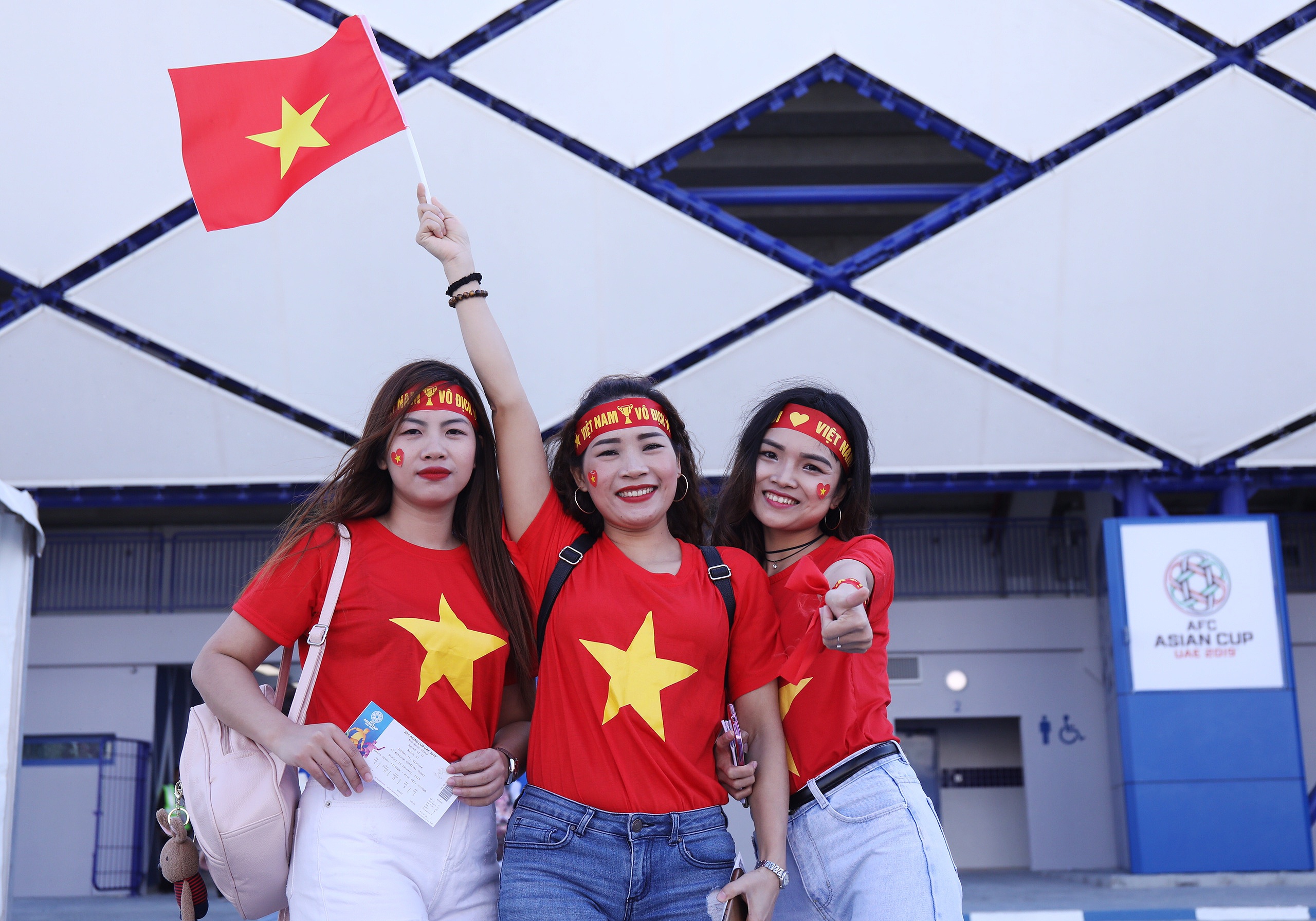 Co dong vien nu tiep lua cho tuyen Viet Nam truoc Jordan hinh anh