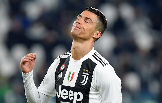 Ronaldo sut hong 11 m truoc ngay ra toa vi nghi an tron thue hinh anh