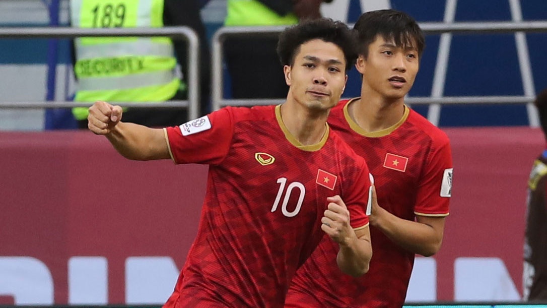 Bao Nhat: 'Hay coi chung Quang Hai, Cong Phuong o tran tu ket' hinh anh