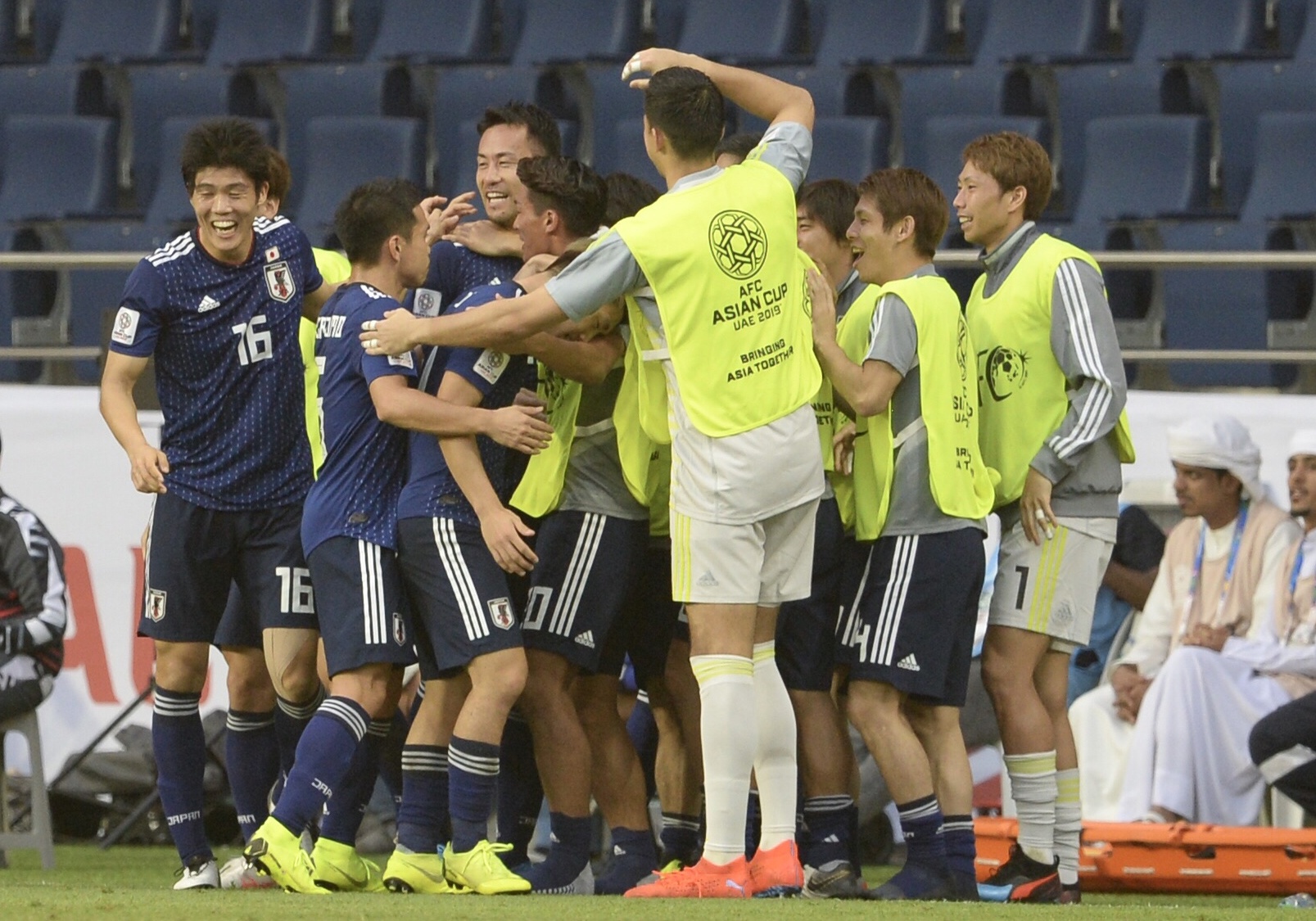 Tuyen Viet Nam duoc huong loi trong ngay VAR ra mat Asian Cup hinh anh