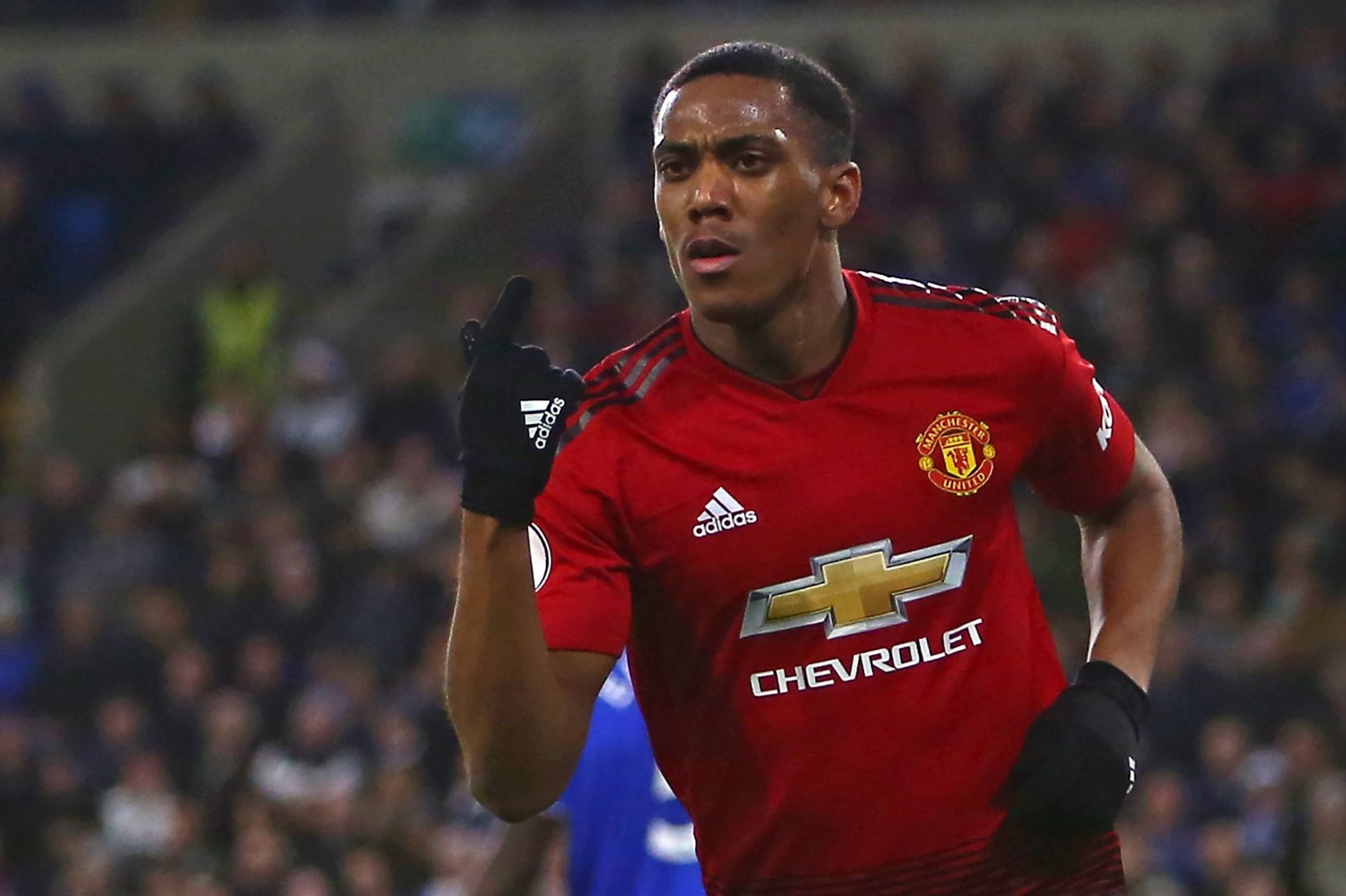 HLV Solskjaer: 'Martial phai lay Ronaldo lam hinh mau' hinh anh