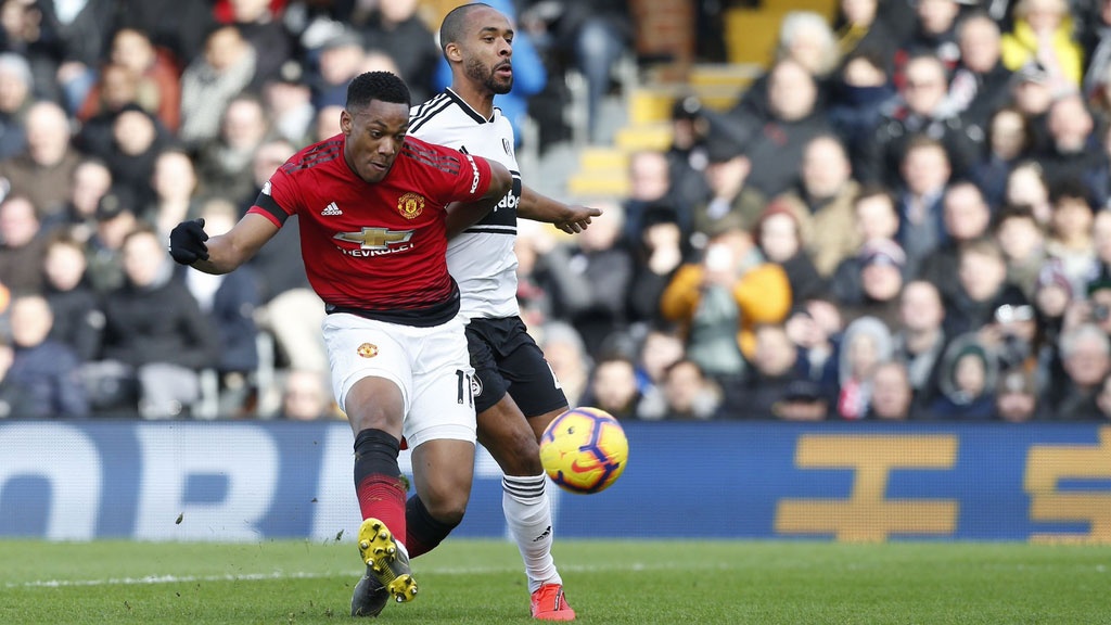 Ban thang cua Martial vao luoi Fulham duoc so sanh voi Ronaldo hinh anh