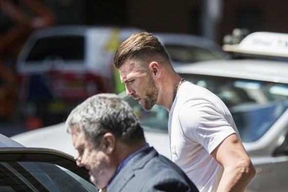 Cuu cau thu Binh Duong bi cao buoc quay roi tinh duc tren may bay hinh anh