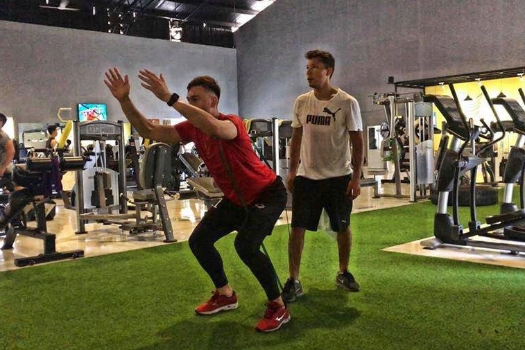 Van Lam tap cac bai tang cuong the luc voi HLV nguoi Nga hinh anh