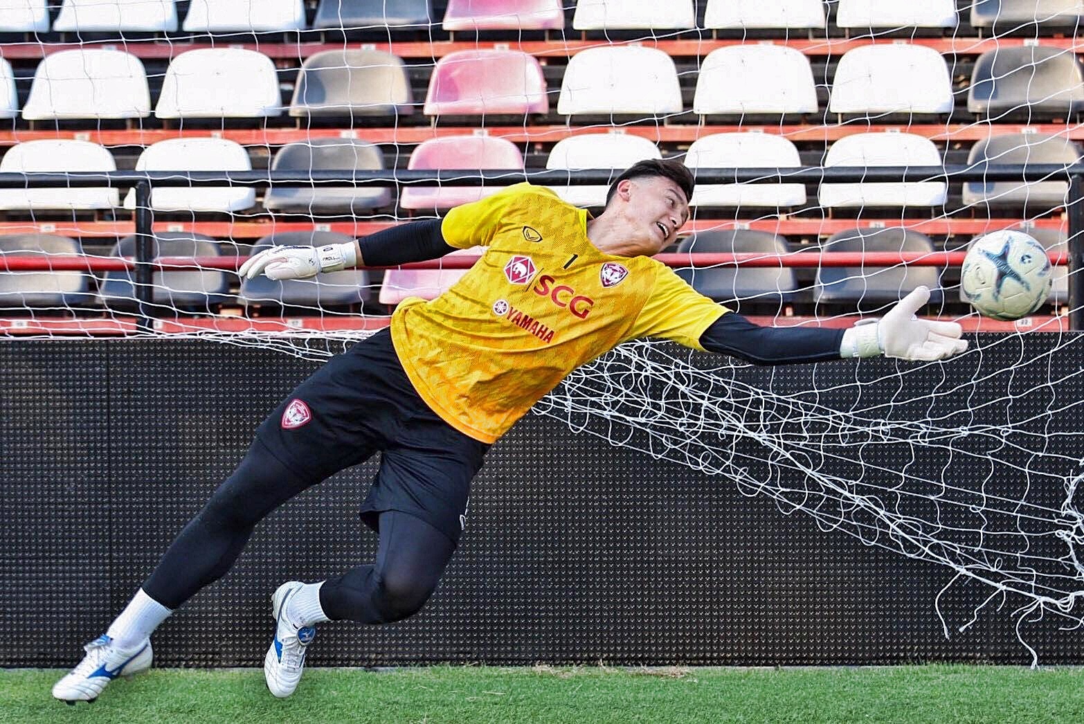 Van Lam cham chi tap luyen truoc them Thai League 2019 khoi tranh hinh anh