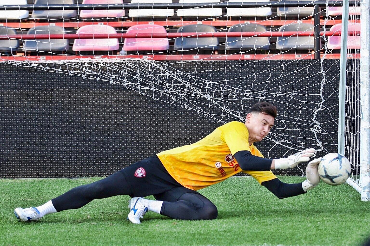 Van Lam va 5 ngoai binh no luc the hien tim suat da chinh o Muangthong hinh anh