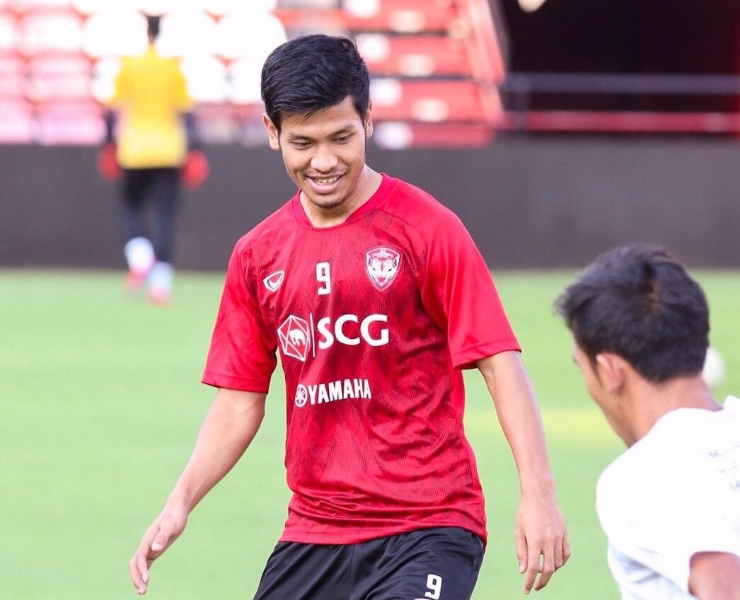 Dang Van Lam,  Muangthong United,  ngoai binh,  Thai League anh 4