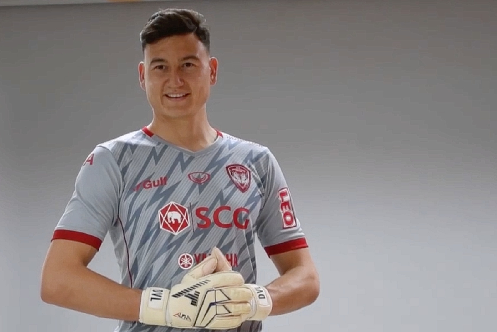 Dang Van Lam tro lai banh bao sau sai lam o tran ra mat Muangthong hinh anh