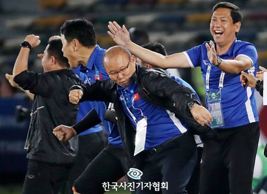 Park Hang-seo, đội tuyển Việt Nam, Asian Cup, giải nhất chụp ảnh, ảnh thể thao ảnh 1 Park Hang-seo, doi tuyen Viet Nam, Asian Cup, giai nhat chup anh, anh the thao anh 1