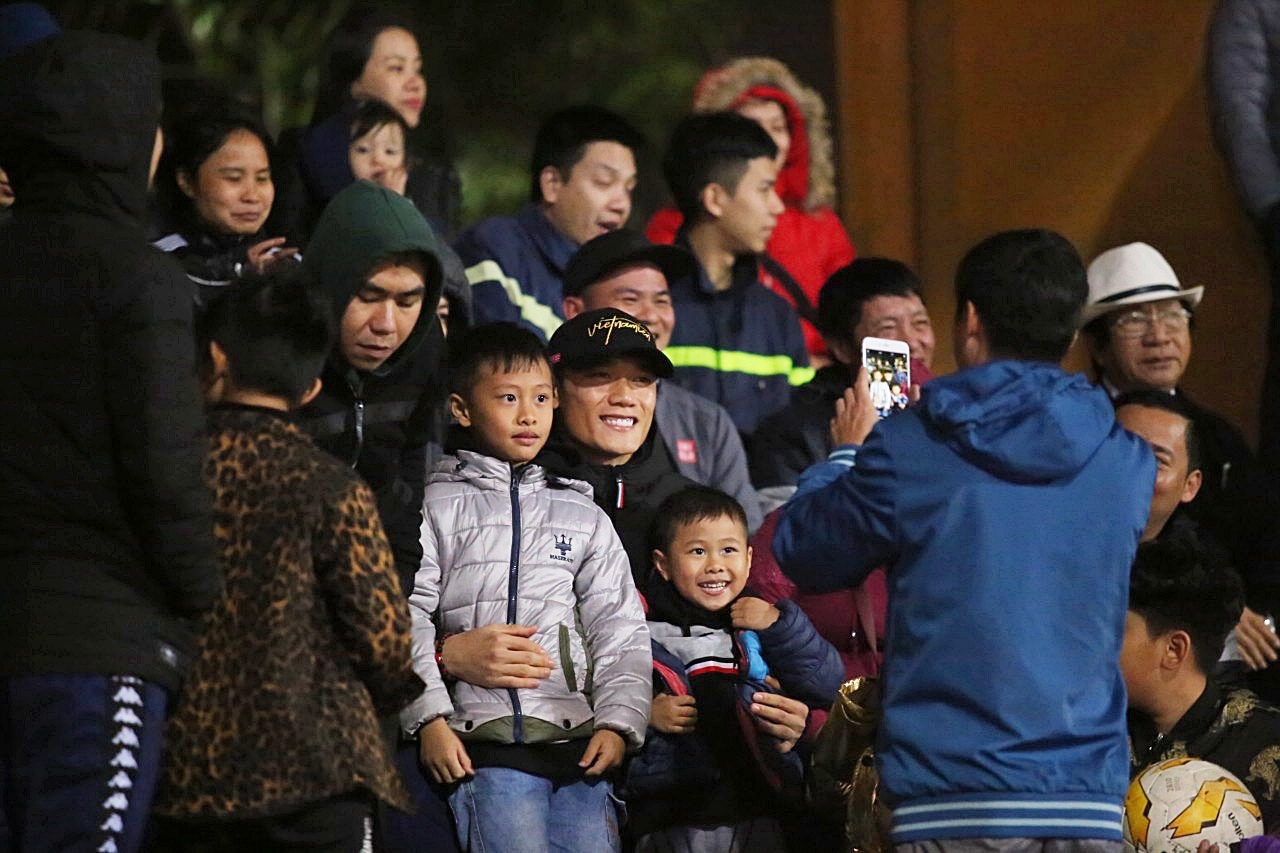 thu mon Bui Tien Dung,  chan thuong,  CLB Ha Noi,  doi tuyen Viet Nam anh 1