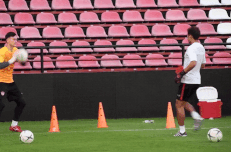 Dang Van Lam tap luyen tich cuc cho tran ra quan cua Muangthong hinh anh