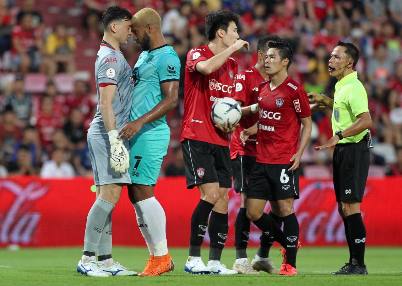 Đặng Văn Lâm, Muangthong United, penalty, HLV thể lực, coach Jam ảnh 1 Dang Van Lam, Muangthong United, penalty, HLV the luc, coach Jam anh 1