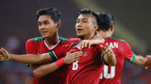 Tuoi trung binh cua U22 Indonesia ngang ngua voi U22 Viet Nam hinh anh