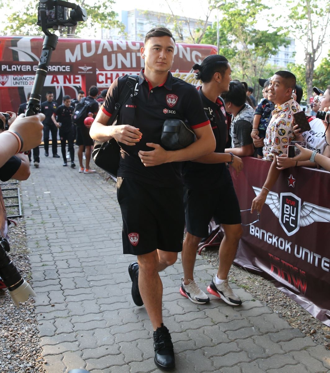 bao chi Thai Lan,  Dang Van Lam,  Muangthong United,  Bangkok United,  doi tuyen Viet Nam anh 2