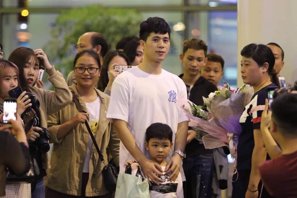 Tran Dinh Trong,  chan thuong,  U23 Viet Nam,  CLB Ha Noi,  ve nuoc anh 1