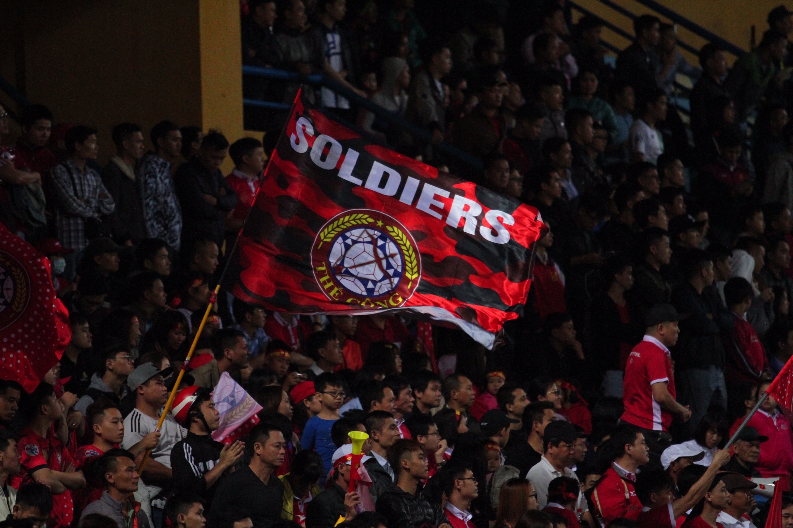 a hau Huyen My,  CLB Ha Noi,  CLB Viettel,  san Hang Day,  V.League anh 4