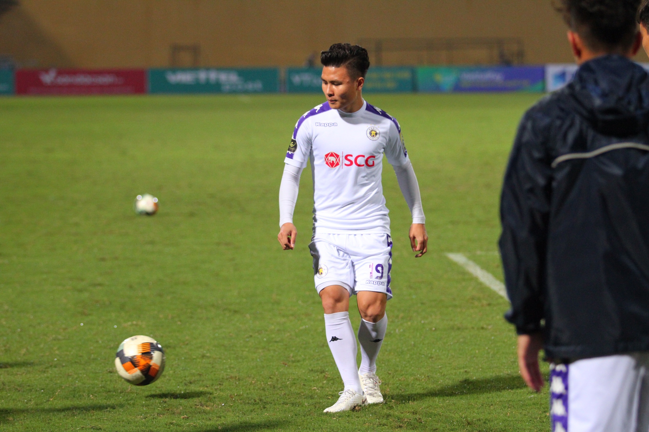 a hau Huyen My,  CLB Ha Noi,  CLB Viettel,  san Hang Day,  V.League anh 6