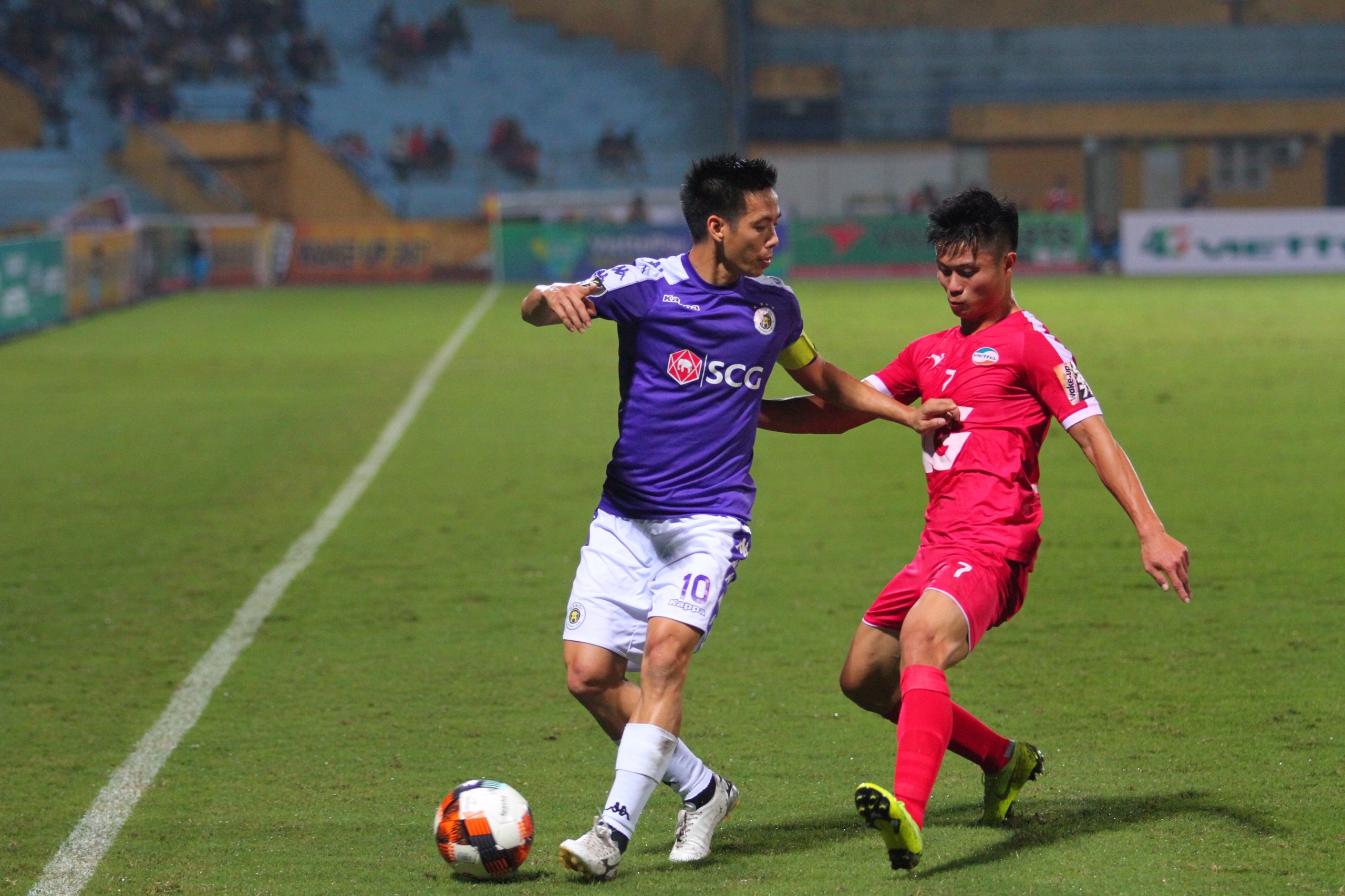 a hau Huyen My,  CLB Ha Noi,  CLB Viettel,  san Hang Day,  V.League anh 3