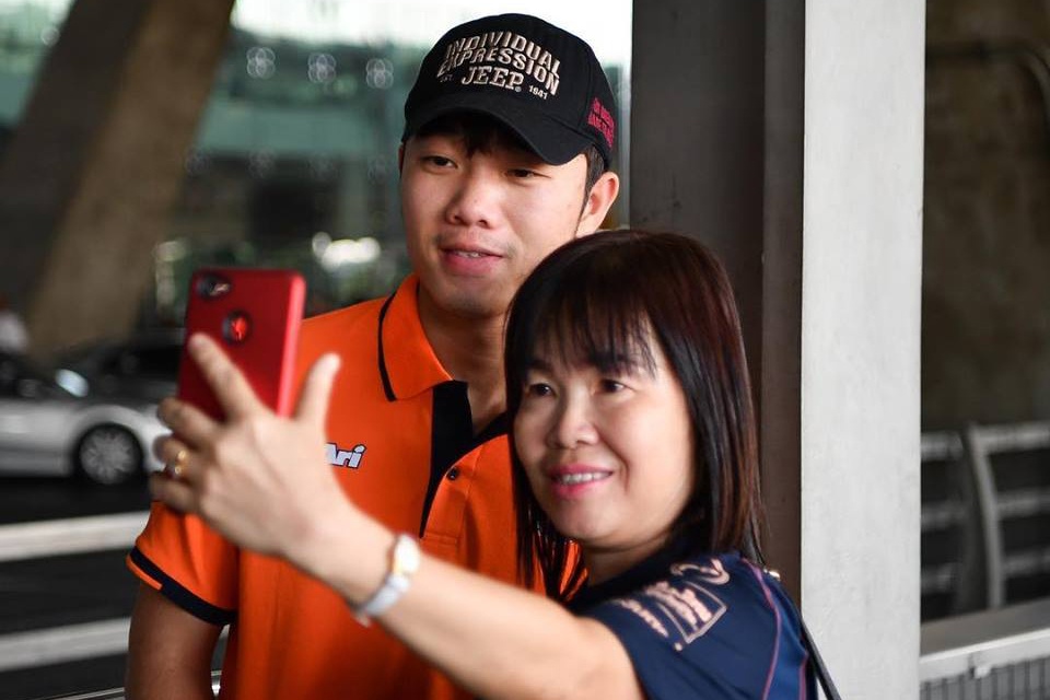 Xuan Truong nhan duoc su san don cua CDV Thai Lan o san bay hinh anh