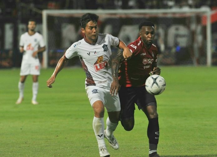 Dang Van Lam,  bao Thai Lan,  Muangthong United,  Chiangmai,  Thai League anh 2