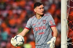 Bao Thai Lan cham diem Van Lam chi kem 2 cau thu Muangthong ghi ban hinh anh