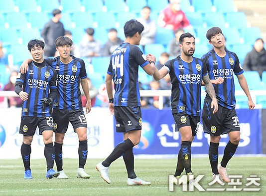 CDV nu xinh dep,  xin chu ky,  Cong Phuong,  Incheon United,  K.League anh 6