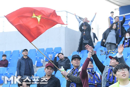 CDV nu xinh dep,  xin chu ky,  Cong Phuong,  Incheon United,  K.League anh 8