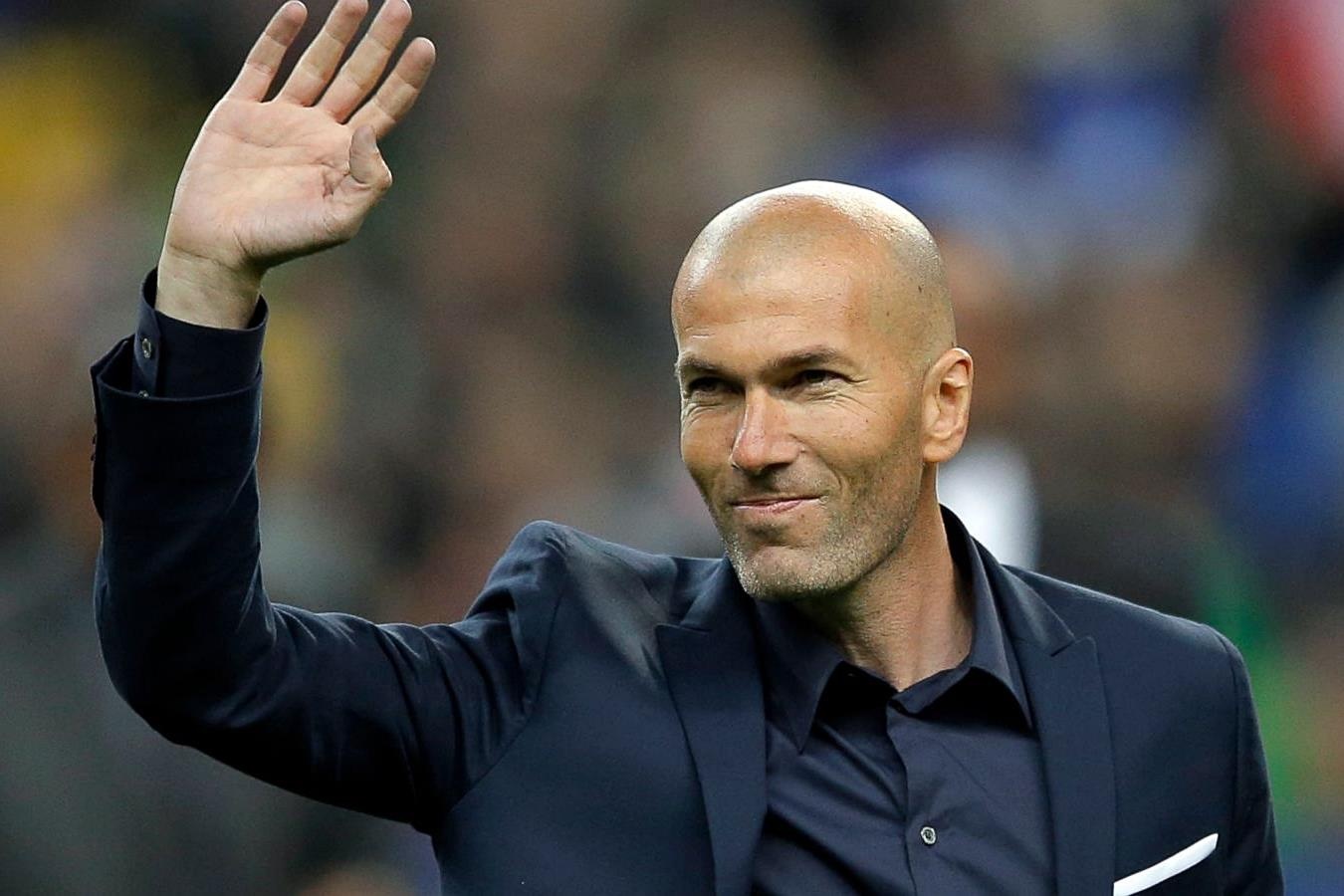 Vi sao Zidane chap nhan tro lai Real chi sau 10 thang tu chuc? hinh anh