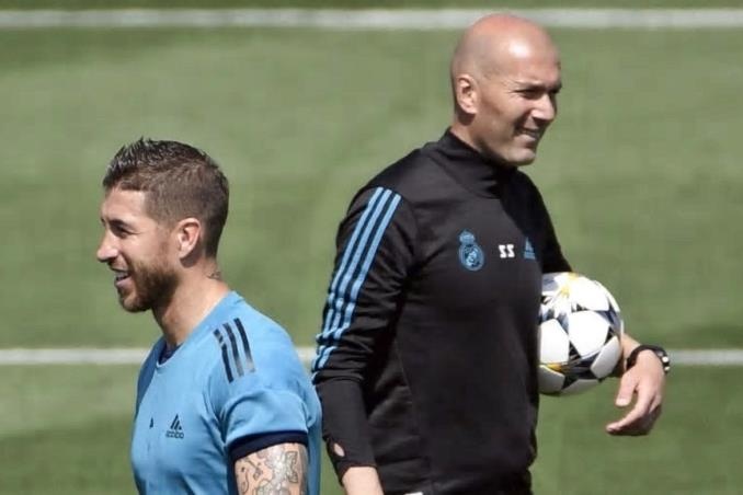 Zidane kien tao ky thuat giup Ramos 'ghi ban' trong buoi tap hinh anh