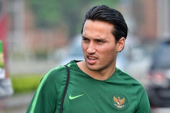 CDV Indonesia 'tan cong' tai khoan cua FIFA vi cam Ezra Walian hinh anh