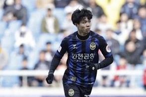 HLV Incheon khen Cong Phuong xong xao khi lan dau da chinh o K.League hinh anh