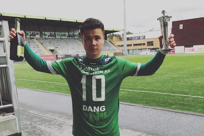 Bao Thai: 'Vu khi moi cua tuyen Viet Nam la cac cau thu Viet kieu' hinh anh