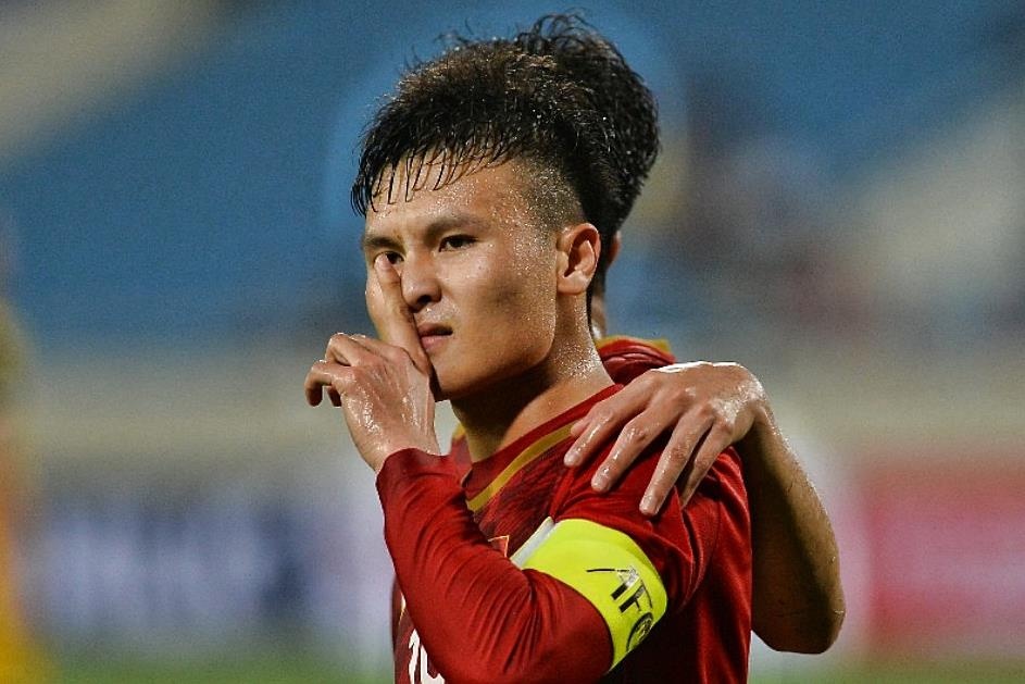 Quang Hai duoc Lien doan Bong da chau A chuc mung sinh nhat hinh anh