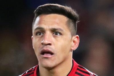 Thong ke te hai cua Alexis Sanchez trong tran derby Manchester hinh anh