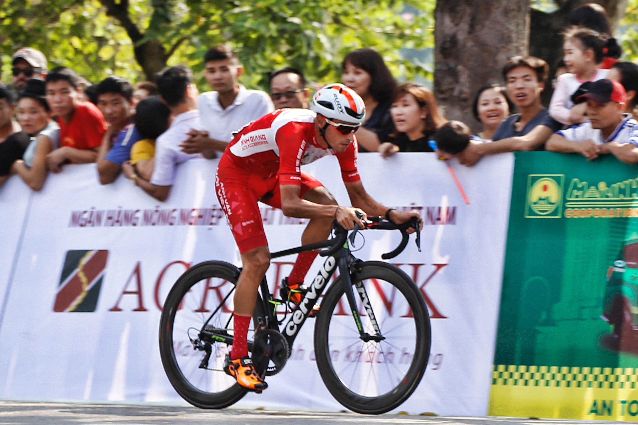 Quang Van Cuong doat ao vang chang 1 dua xe dap 'Ve Dien Bien Phu' hinh anh