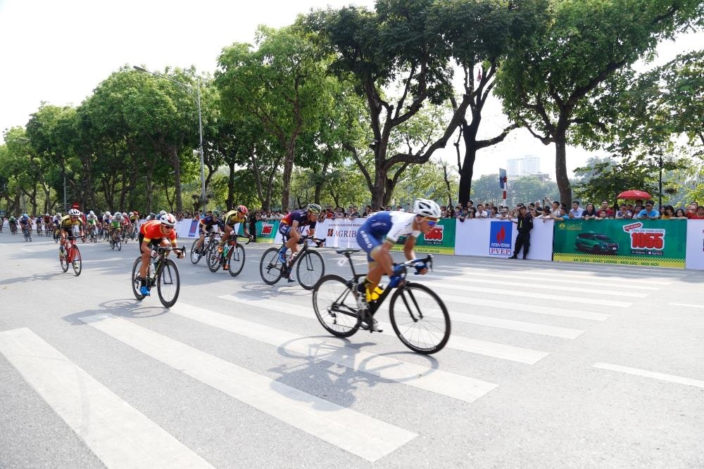 cúp đua xe đạp, Về Điện Biên Phủ, chặng đua hồ Gươm, Quàng Văn Cường ảnh 1 cup dua xe dap, Ve Dien Bien Phu, chang dua ho Guom, Quang Van Cuong anh 1