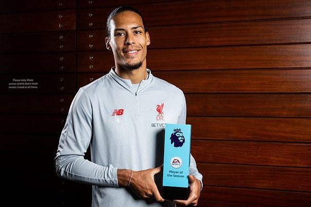 Van Dijk lap cu dup danh hieu ca nhan o Ngoai hang Anh 2018/19 hinh anh