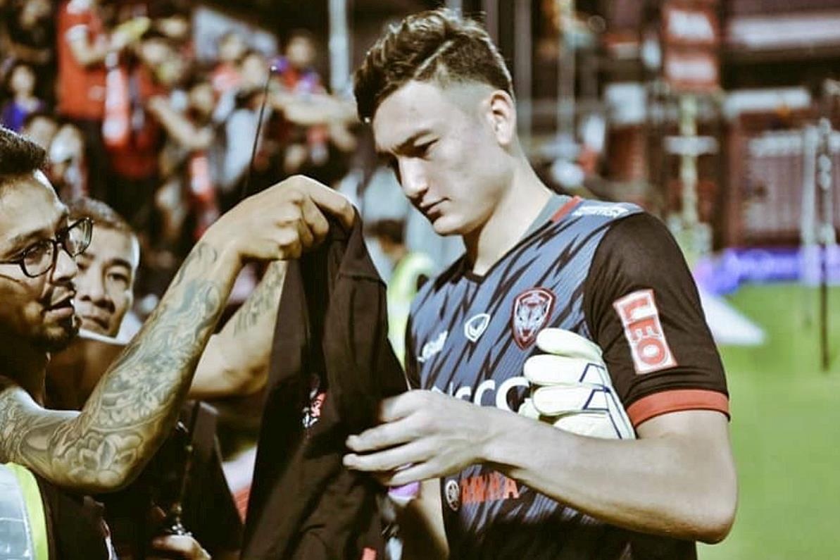 Van Lam nhan loi dong vien bi an o Muangthong hinh anh