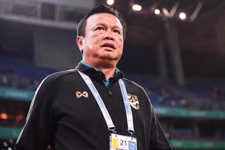 King's Cup se dinh doat so phan HLV Sirisak o tuyen Thai Lan hinh anh