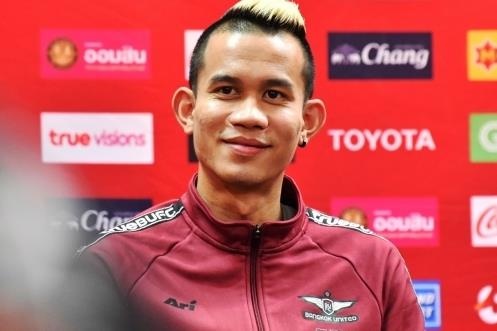 Cau thu Thai Lan dam trong tai co nguy co bi tuoc quyen du King's Cup hinh anh