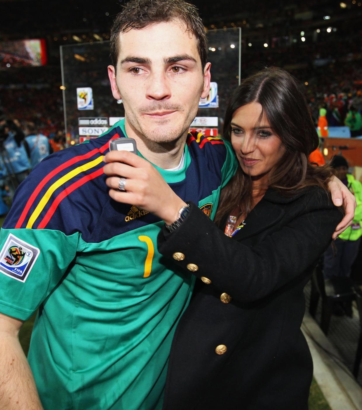 Sara Carbonero, Iker Casillas, thủ môn Tây Ban Nha, ung thư buồng trứng ảnh 8 Sara Carbonero, Iker Casillas, thu mon Tay Ban Nha, ung thu buong trung anh 8
