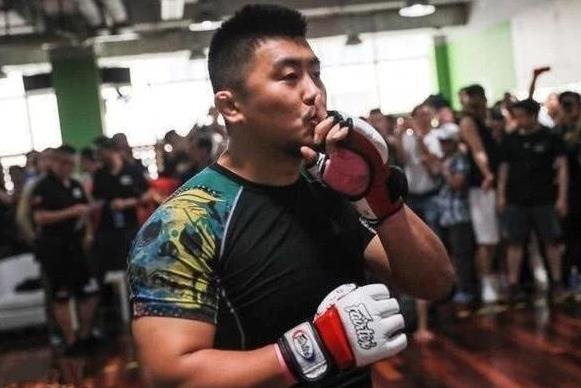 Tu Hieu Dong: 'Vo thuat Trung Quoc chi bang mot goc MMA' hinh anh