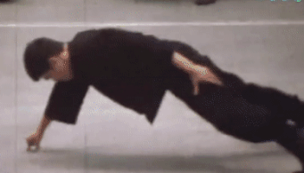 Ly Tieu Long chong day bang 2 ngon tay hinh anh