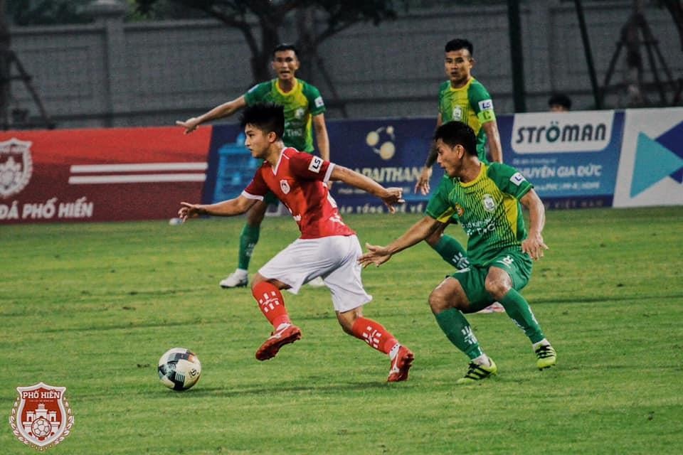 Martin Lo,  U23 Viet Nam,  cau thu Viet kieu,  Pho Hien FC,  SEA Games 30 anh 4