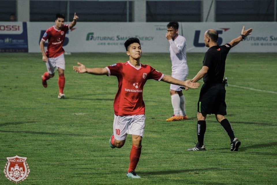 Martin Lo,  U23 Viet Nam,  cau thu Viet kieu,  Pho Hien FC,  SEA Games 30 anh 1
