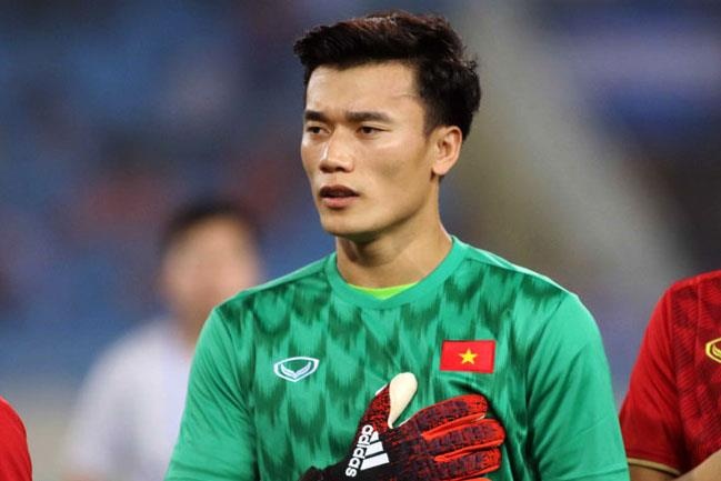 Thu mon Bui Tien Dung deo bang doi truong U23 Viet Nam hinh anh