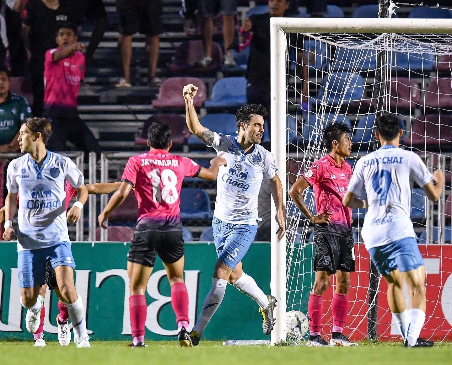 Luong Xuan Truong,  Buriram United,  doi tuyen Viet Nam,  King's Cup anh 7