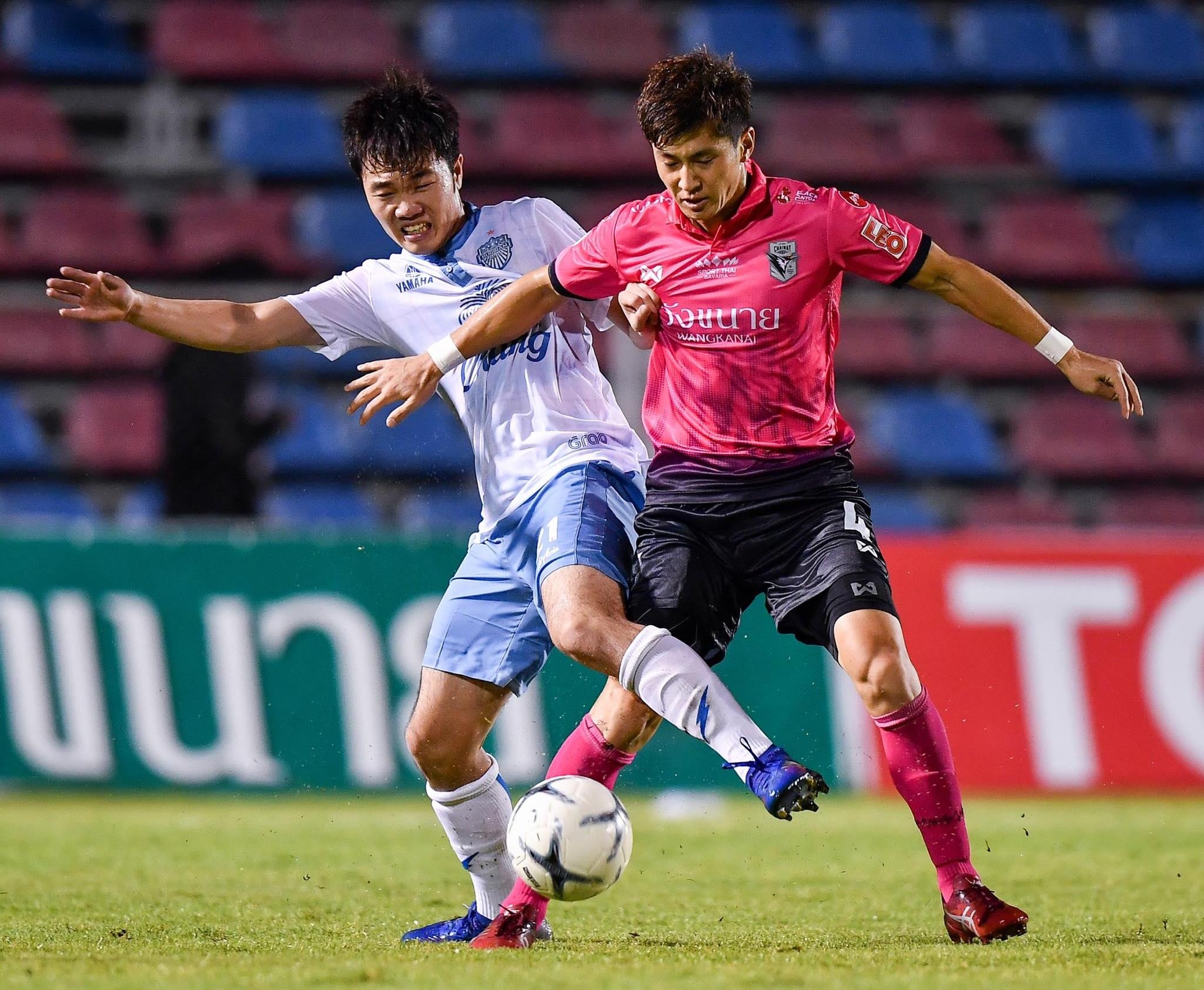 Suphanat Mueanta,  than dong bong da thai lan anh 2