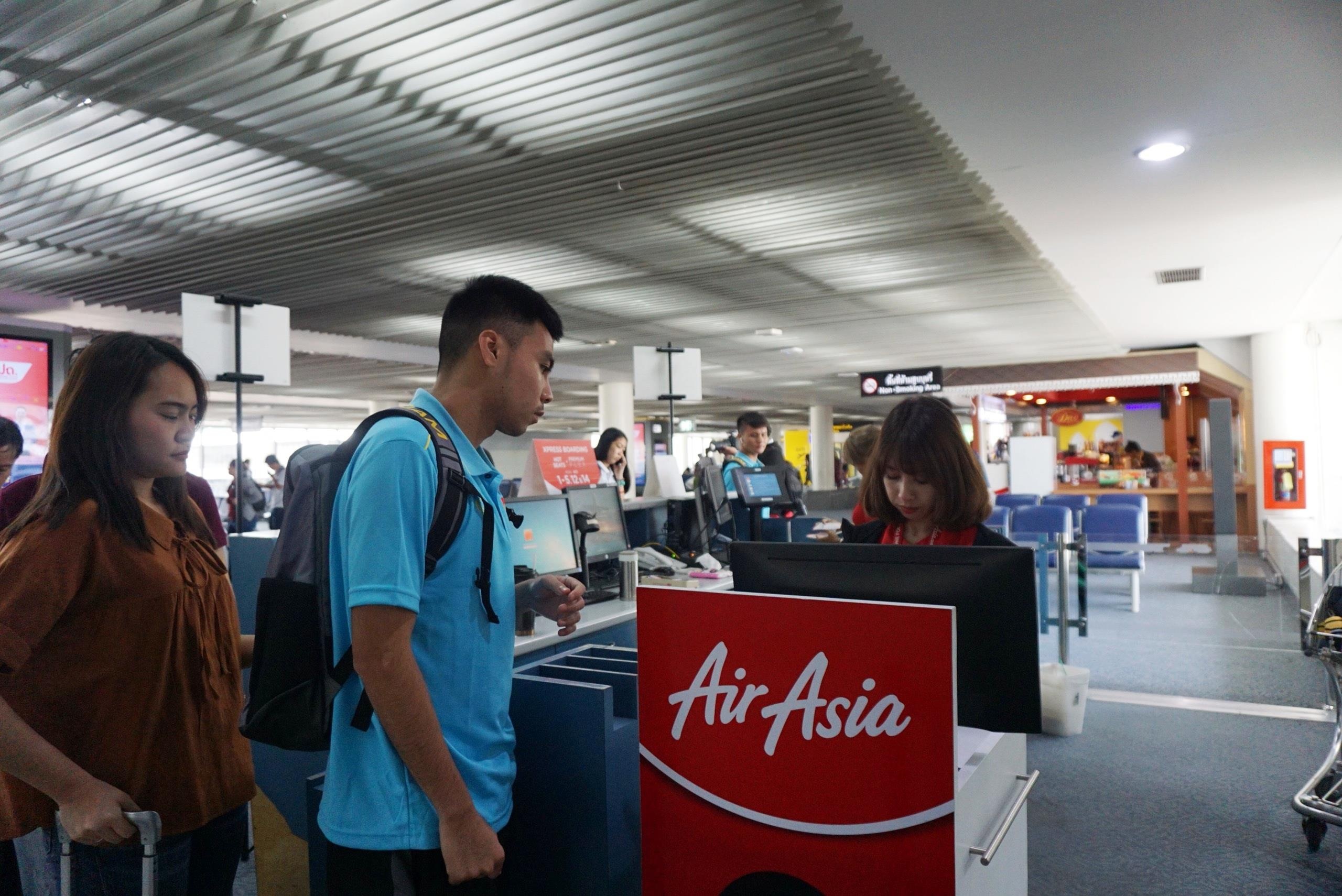 đội tuyển Việt Nam, đội tuyển Thái Lan, sân bay Bangkok, King's Cup ảnh 1 doi tuyen Viet Nam, doi tuyen Thai Lan, san bay Bangkok, King's Cup anh 1