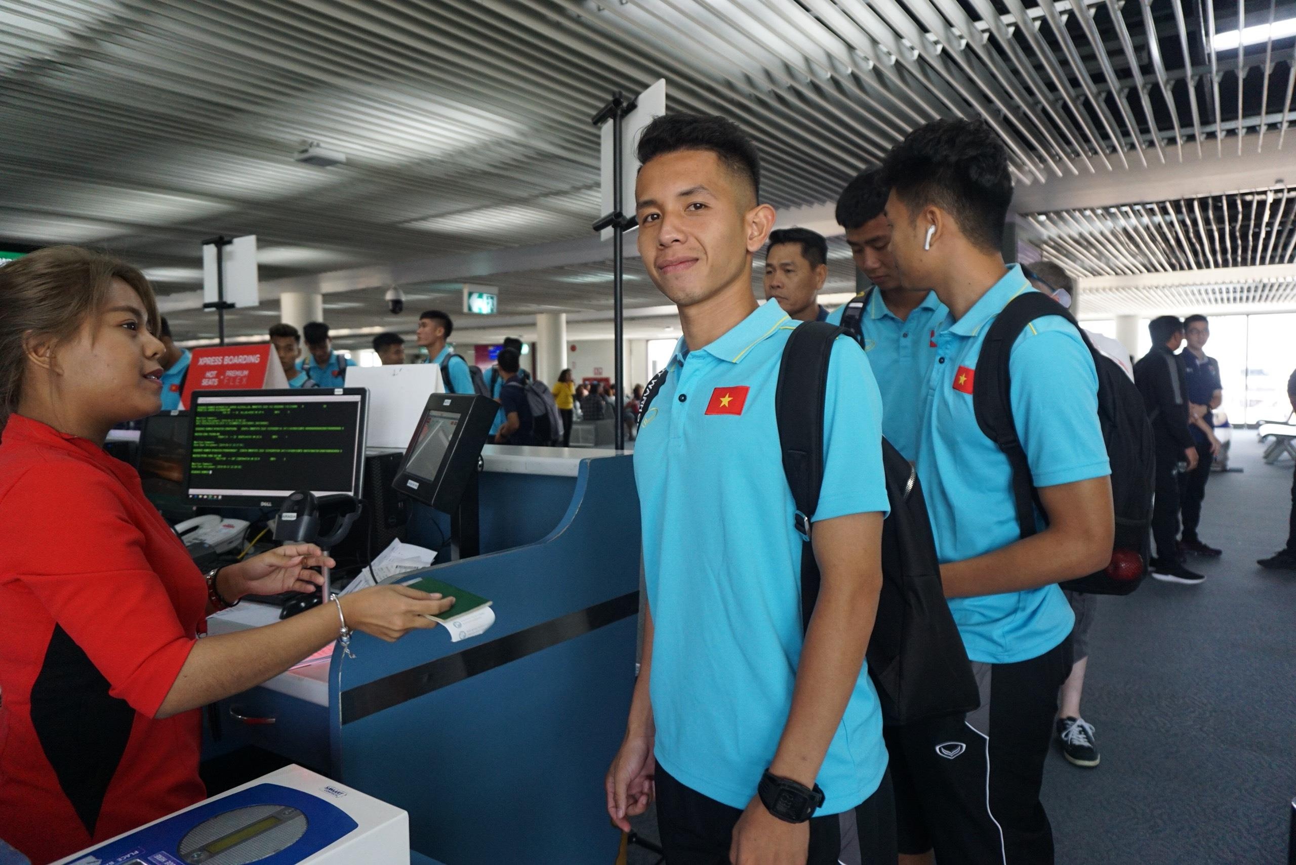 đội tuyển Việt Nam, đội tuyển Thái Lan, sân bay Bangkok, King's Cup ảnh 4 doi tuyen Viet Nam, doi tuyen Thai Lan, san bay Bangkok, King's Cup anh 4